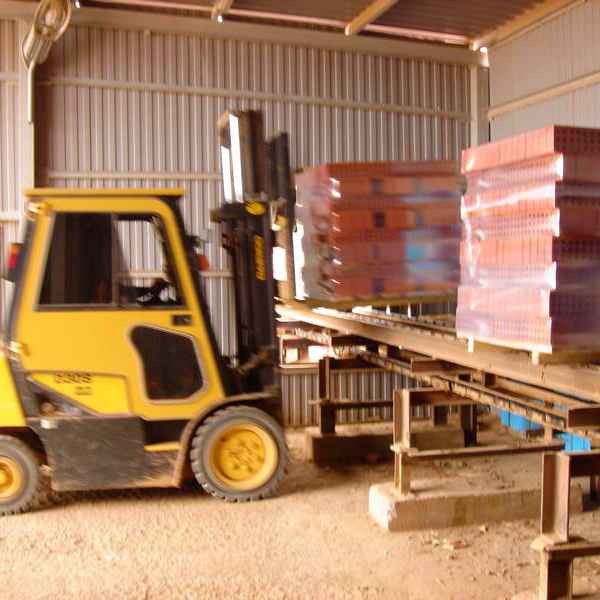 Погрузка кирпича